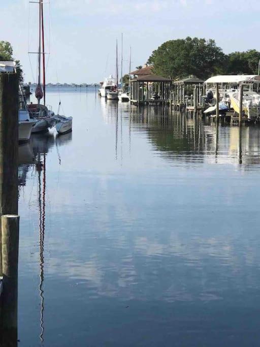 Exclusive Canal Home & Dock In Gulf Breeze Exteriör bild